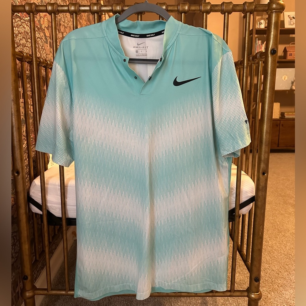 Nike Tiger Woods Engineered Blade Polo in Aqua and White